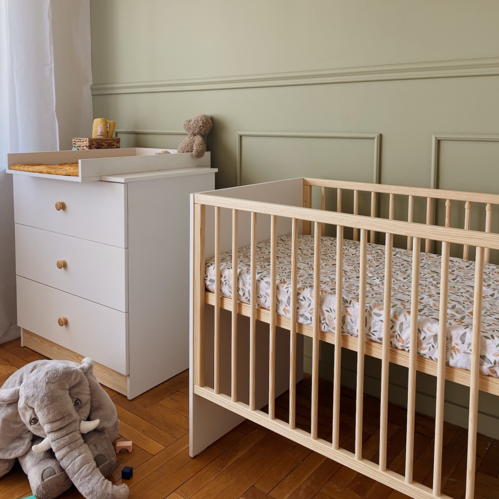Chambre en bois évolutive bébé enfant : lit, commode à langer
